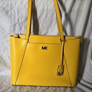 NWOT Michael Kors Yellow Tote with Luxurious Pebbled Finish (New Not Tag)